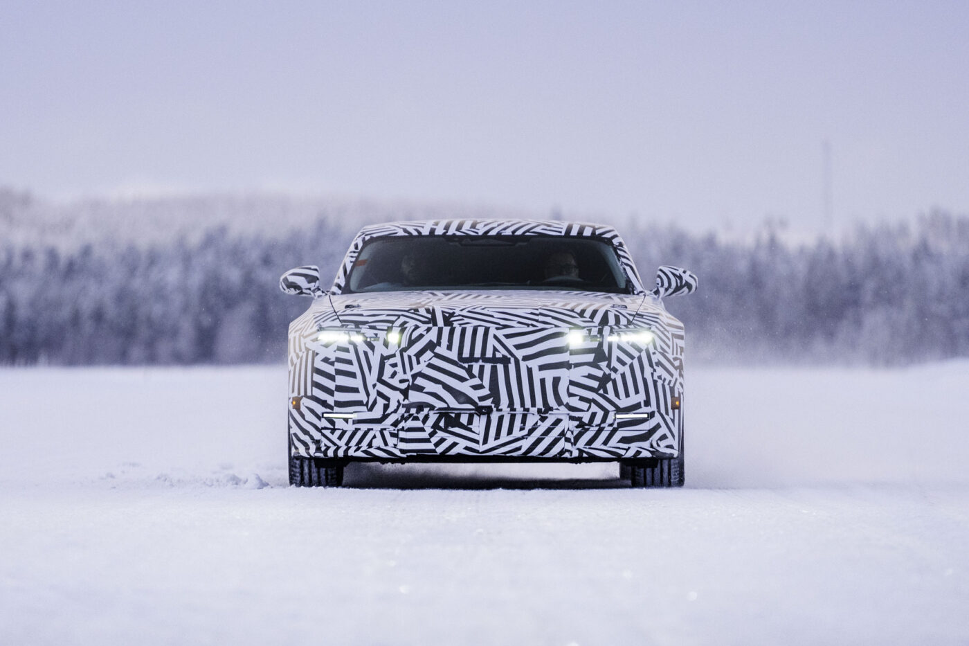 Jaguar luxury gt winter testfahrten schweden