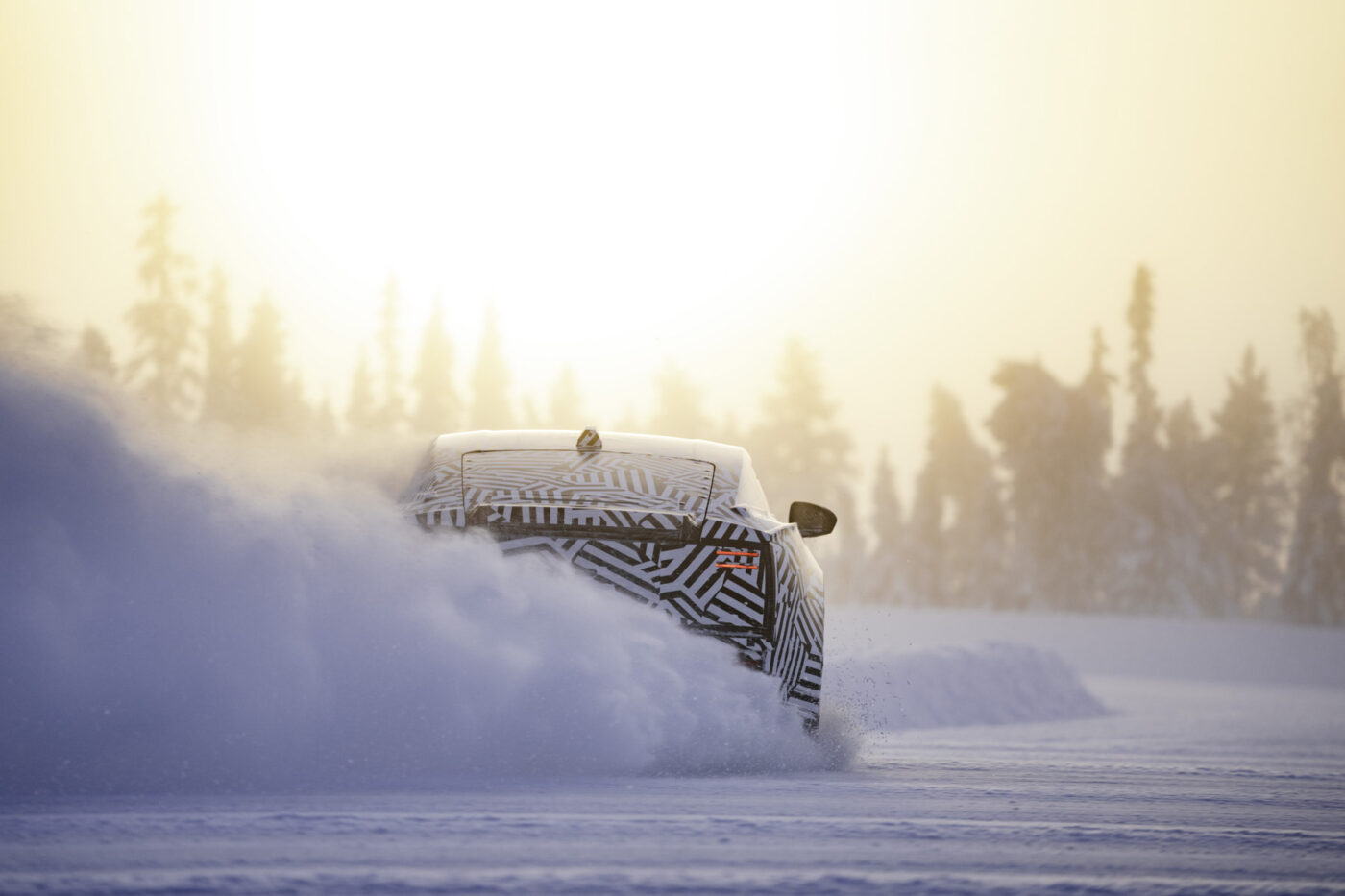 Jaguar luxury gt winter testfahrten schweden