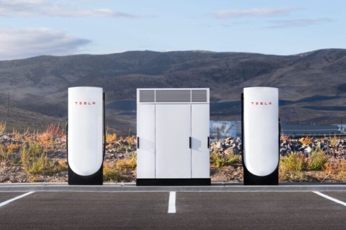 Tesla lkw ladestation v4 megacharger usa