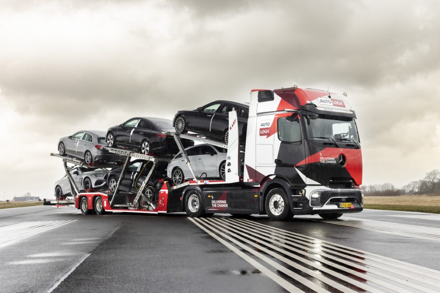 Mercedes benz trucks eactros autotransporter