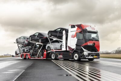 Mercedes benz trucks eactros autotransporter