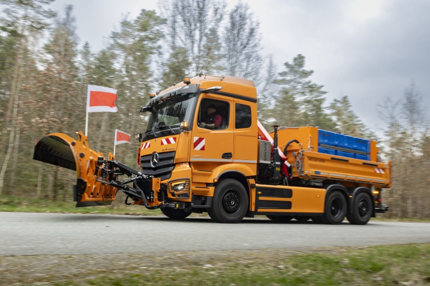 Daimler truck mercedes benz eactros min