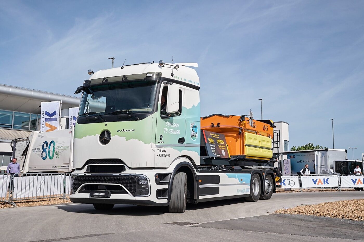 Daimler truck mercedes benz eactros min