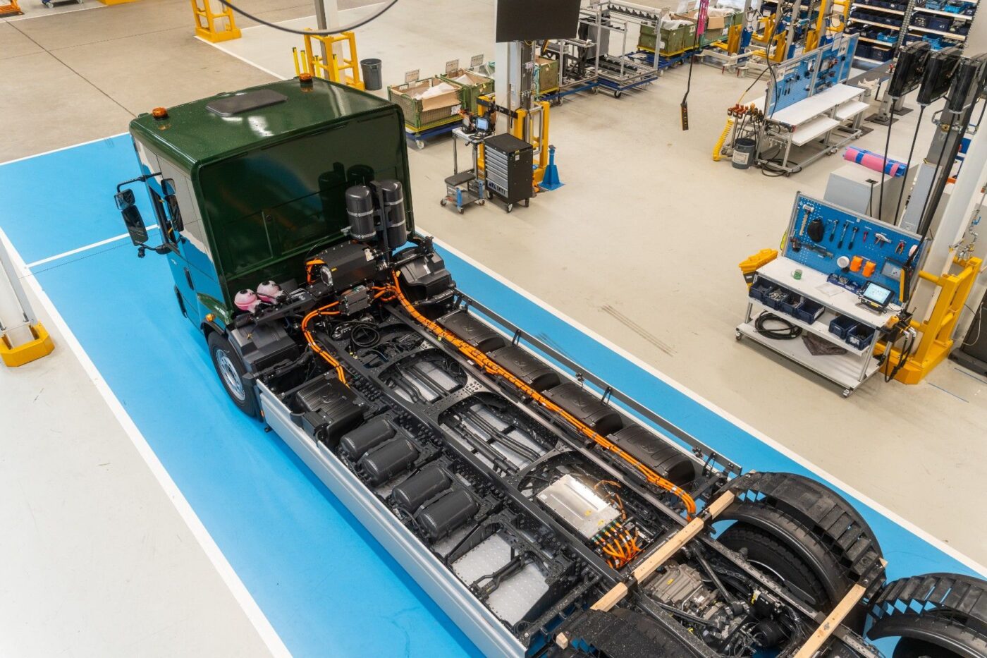 Daimler truck mercedes benz eeconic min