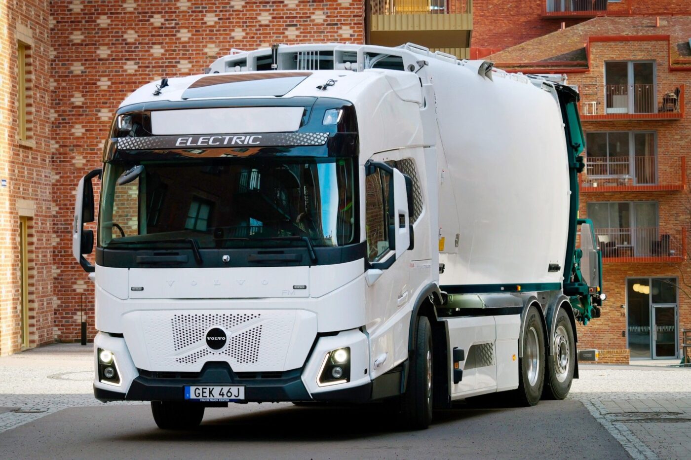 Volvo trucks fm electric low entry e lkw electric truck min