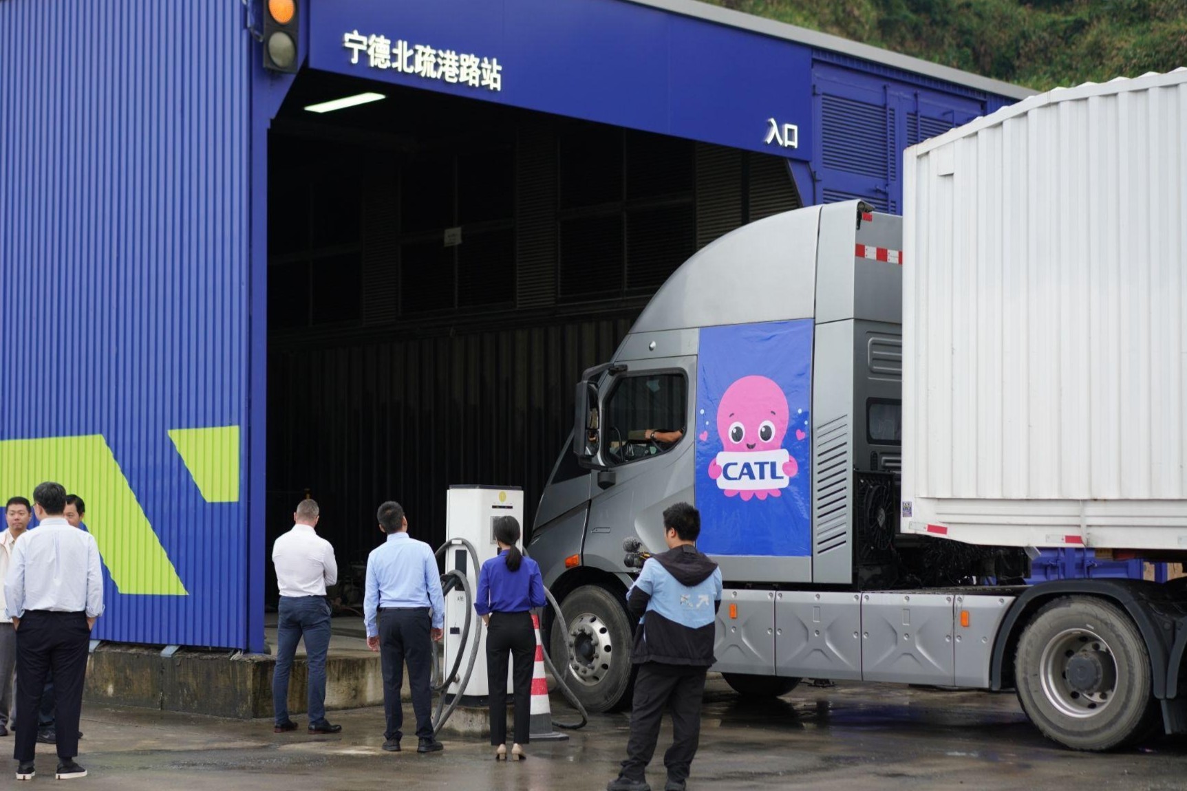 CATL-und-Octopus-Energy-planen-Batteriewechsel-Netzwerk-f-r-E-Lkw-in-Europa