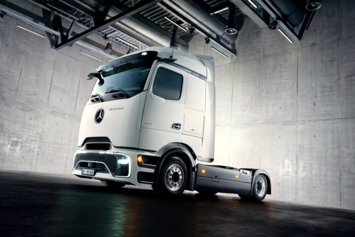 Daimler truck mercedes benz eactros lowliner