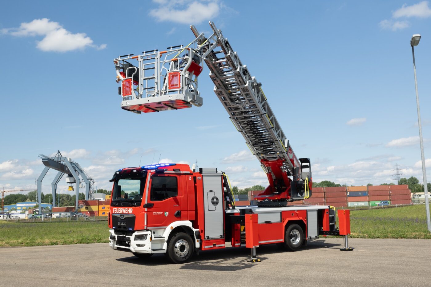 Feuerwehr rosenbauer drehleiter l32a xs auf man etgm