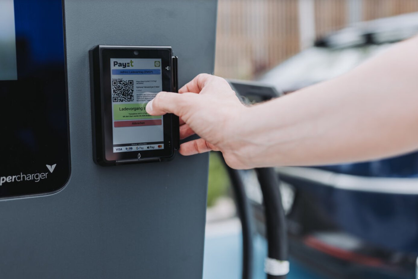 EWE-Go-r-stet-1-500-Schnelllader-mit-Bezahlterminals-nach