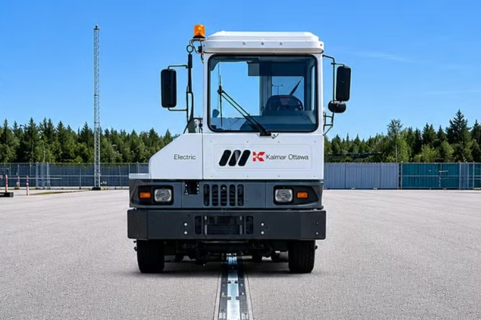 Kalmar-und-Elonroad-kommen-mit-elektrischer-Stra-e-voran