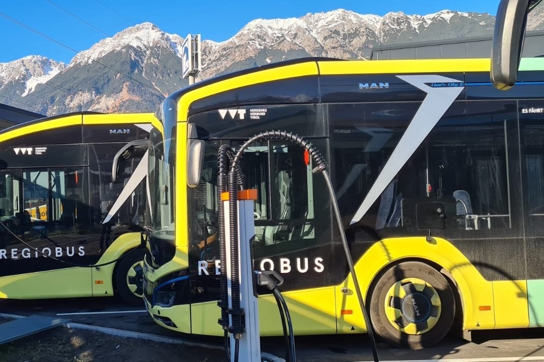 Ledermair-nimmt-gr-tes-E-Bus-Depot-Tirols-in-Betrieb