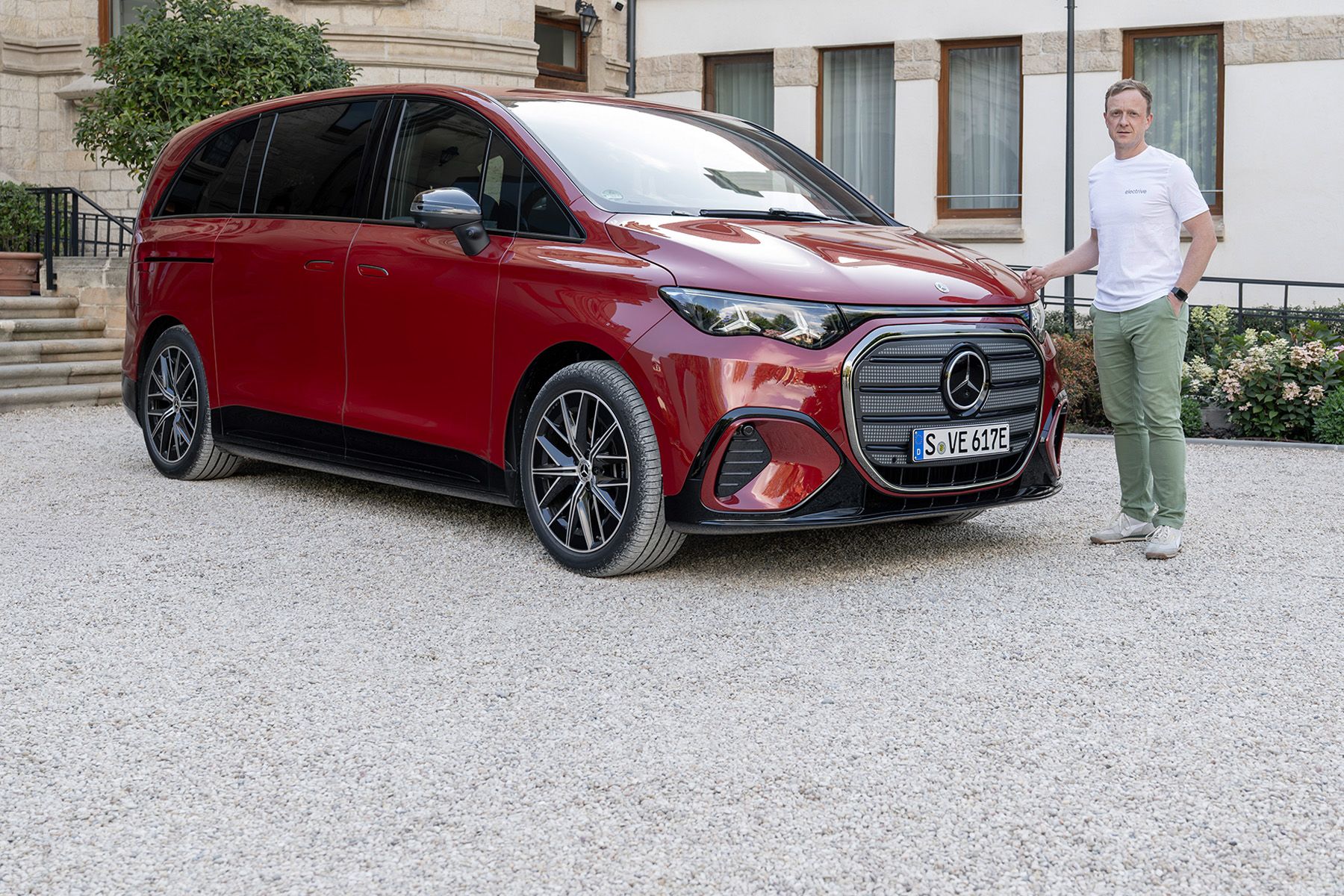 Erste-Ausfahrt-im-Mercedes-VLE-Gro-raum-Luxus-mit-800-Volt-und-offenen-Fenstern