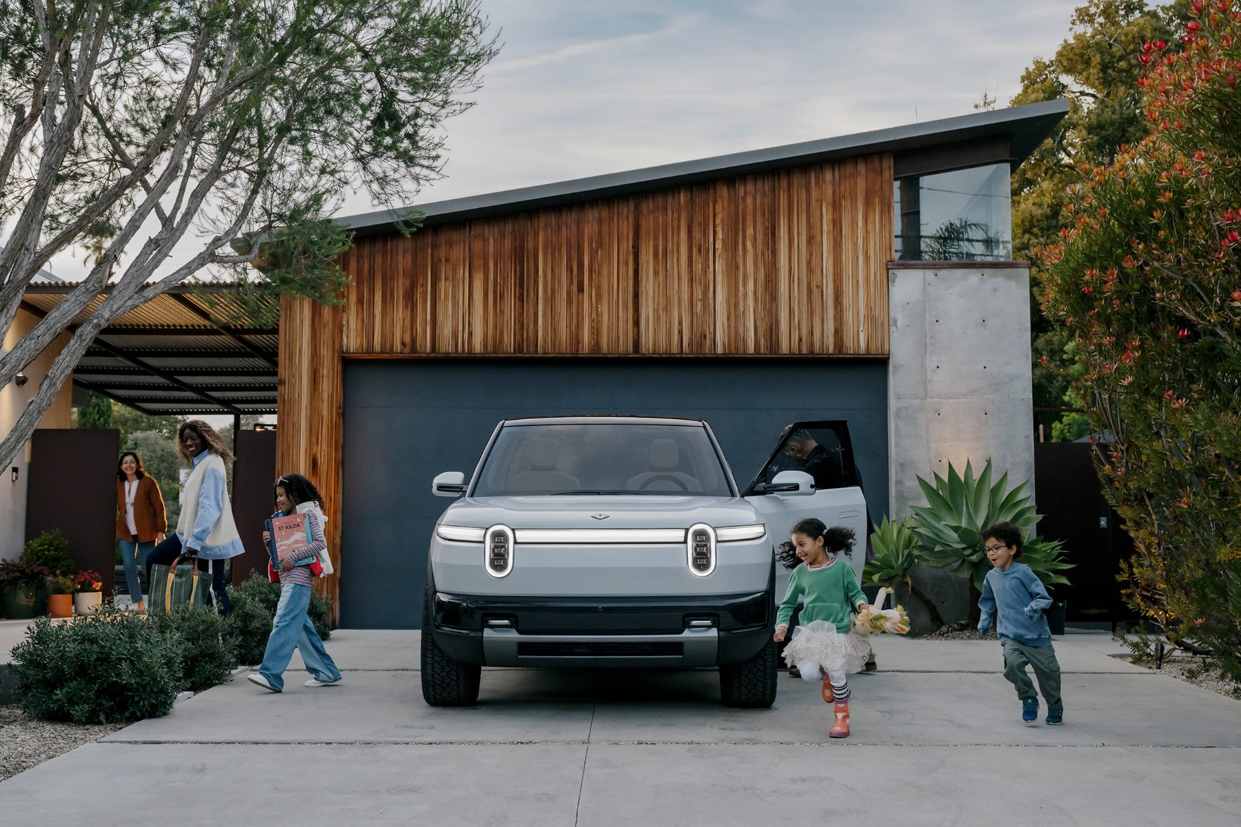 Rivian-startet-mit-Auslieferungen-des-Hoffnungstr-gers-R2