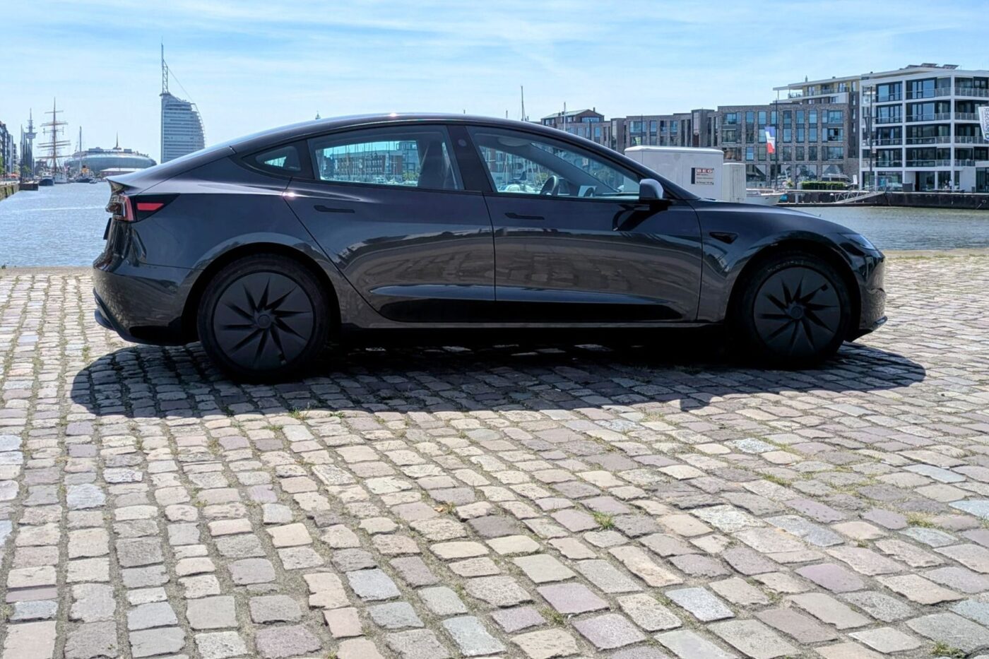 Tesla model fahrbericht christoph m schwarzer min