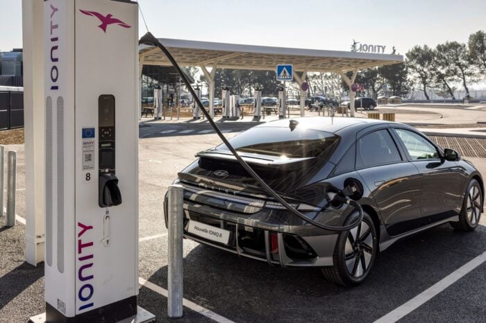 Hyundai ioniq ionity ladestation charging station